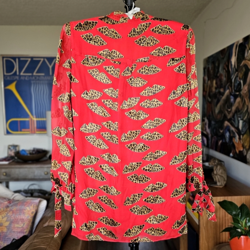 Alice + Olivia x Donald Robertson Sheila Leopard Lip Print Blouse NWOT - Picture 7 of 10